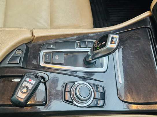 BMW 528i xdrive 4Cylindres image 10