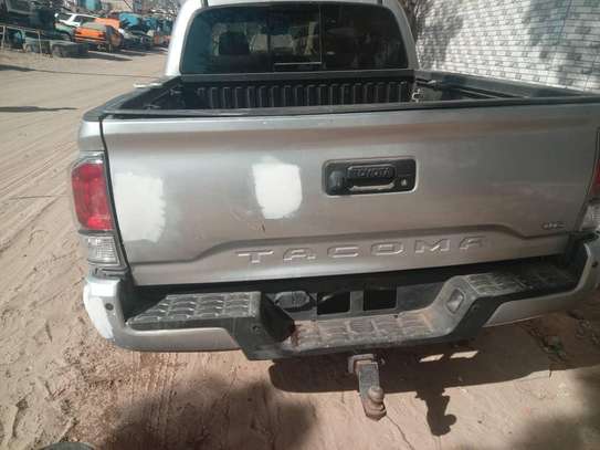 2022 Toyota Tacoma AWD off Road image 7