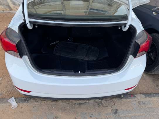 Hyundai Elantra image 9