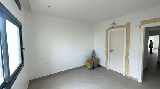 appartement 3 chambres salon aux Almadies image 12