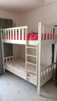 Lits et armoire image 5