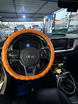 Kia Stonic SUV blanc image 2