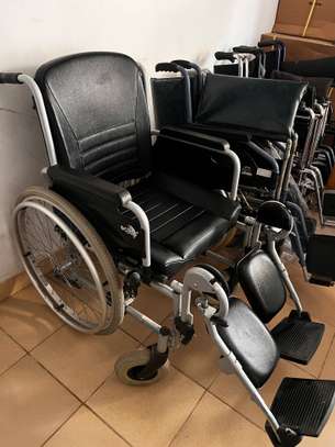 Fauteuil roulant VIP pliable image 2