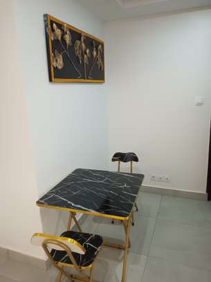Studio meublé au point E image 5