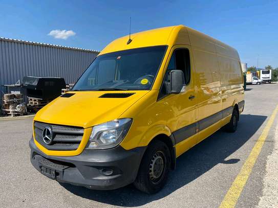 Mercedes Sprinter fourgon utilitaire jaune grande capacité image 3