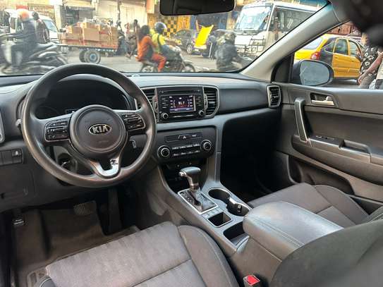 Kia Sportage SUV compact gris métallisé image 2