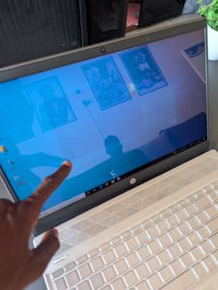 Ordinateur portable HP i7 8th/ 4gb dédiée tactile image 3