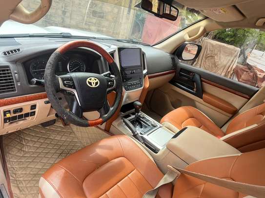 Toyota Landre cruser V6 image 10