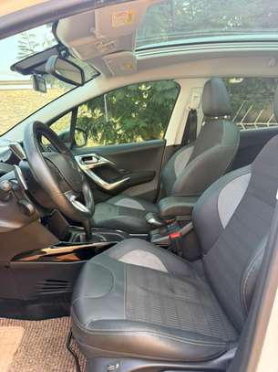 *Peugeot* 2008 année :  *2016-17 image 13