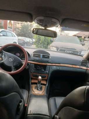 Mercedes Benz e220 image 5