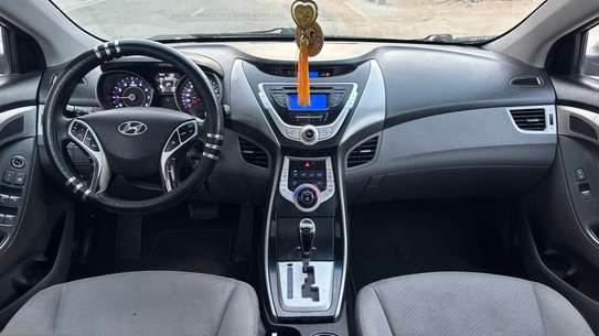 HYUNDAI ELANTRA image 5