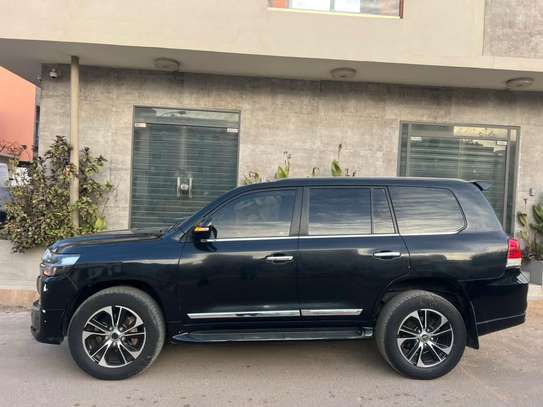 TOYOTA LAND CRUISER image 5