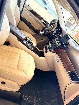 Mercedes Benz GLE400 image 13