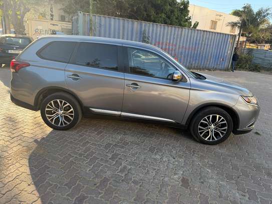 MITSUBISHI OUTLANDER 2018 image 8