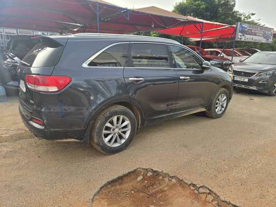 kia sorento image 7