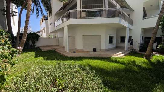 Villa commerciale aux Almadies à louer image 2