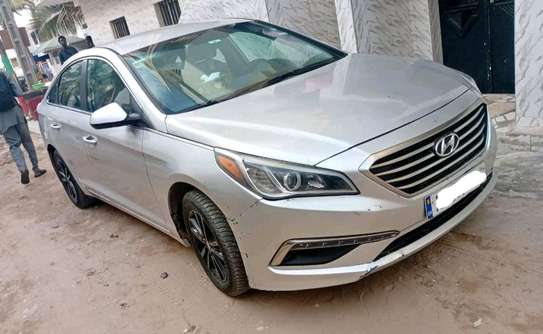 Hyundai sonata image 2