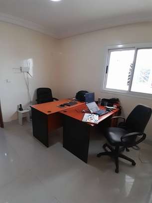bureau de 4 piéces non meublé sur la vdn image 2