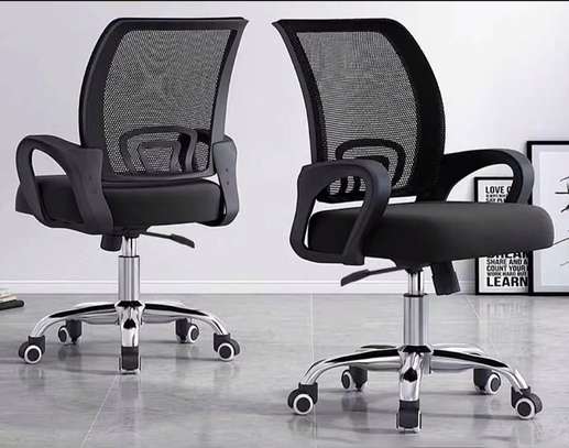 Chaise de bureau noire ergonomique réglable avec roulettes image 2