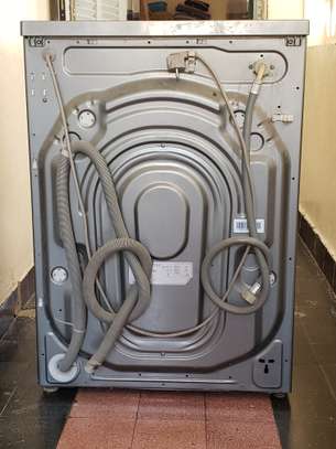 Whirlpool lave-linge frontal familial argent 7kg image 3