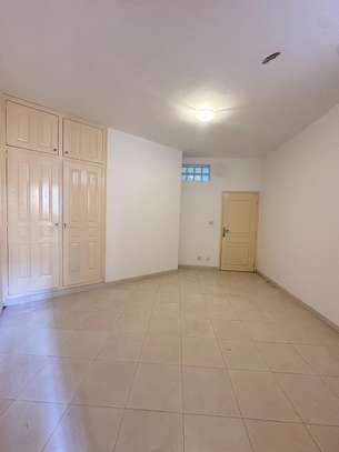 APPARTEMENT F4 A LOUER A NGOR image 9