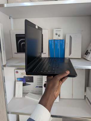 Dell Latitude 5580 ) i7  7e generation ) 16 ram ) 256 ) SSD image 4