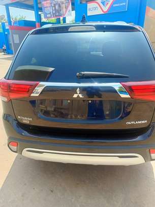 MITSUBISHI OUTLANDER 2019 image 13