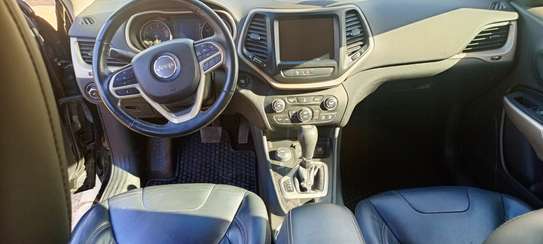 Jeep Cherokee image 3