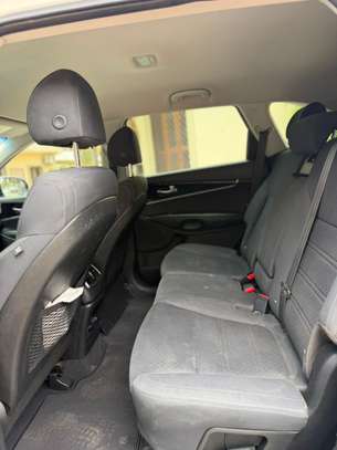 Kia Sorento image 5