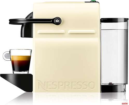 Machine à café Nespresso jamais déballée + capsules image 2