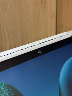 HP EliteBook image 11