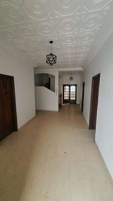 GRANDE VILLA  À LOUER AUX ALMADIES image 11