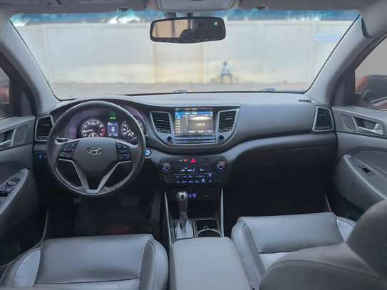 HYUNDAI TUCSON image 7