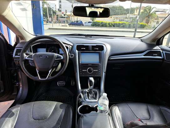 Ford Fusion Gris métallisé Berline image 4