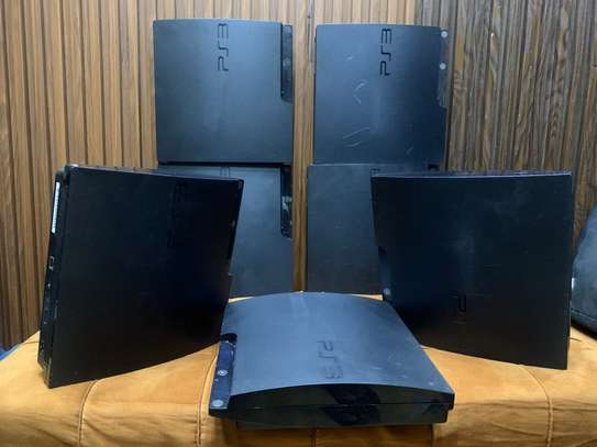 PS3 venant complét avec deux manette image 3