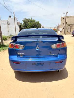Mitsubishi compacte bleu essence consommation maîtrisée image 6