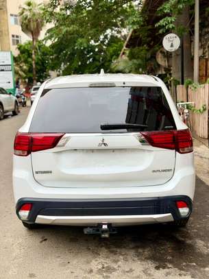 MITSUBISHI OUTLANDER 2017 image 14