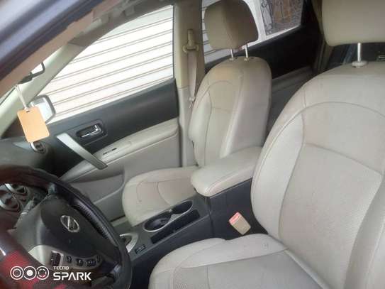 Nissan Rogue 4*4 image 3