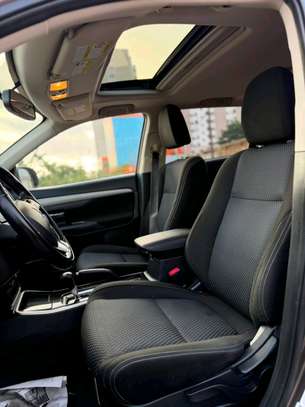 Mitsubishi outlander  automatic image 6
