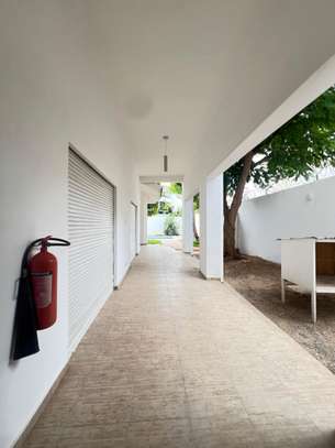 Location magnifique villa(R+1)  Ngor image 6