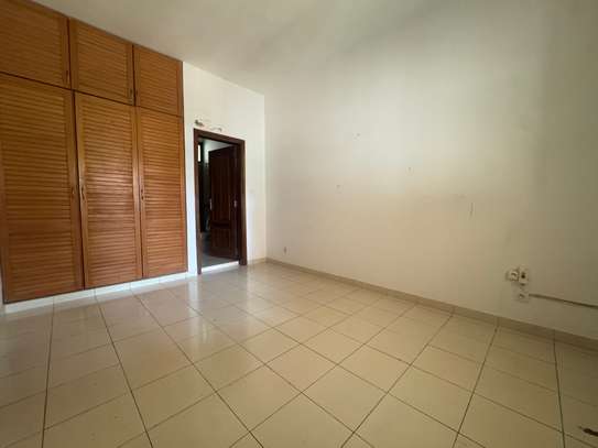 Duplex entrée privée F5 à louer Almadie derrièr Philippe image 8