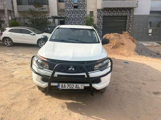 Mitsubishi l200 202 image 4