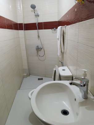 Appartement meublé de 3 pièces RDC à Keur Massar image 9