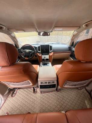 Toyota Landre cruser V6 image 4