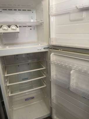 Réfrigérateur blanc congélateur haut capacité spacieuse image 2