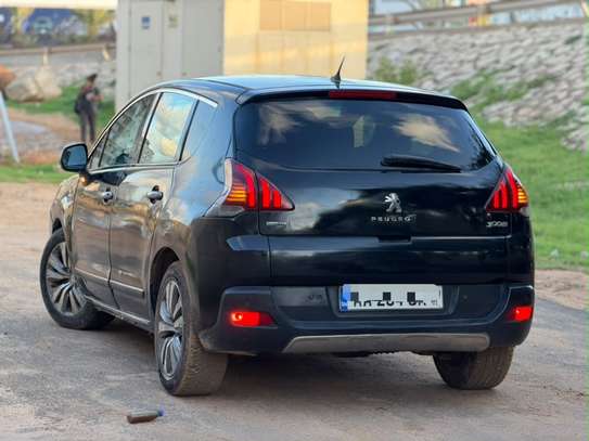 Peugeot 3008 SUV compact noir confort et style image 11