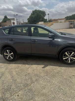 Rav4 diesel très bon état image 3
