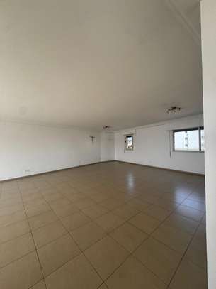 Duplex lumineux avec vue mer usage de bureaux image 9