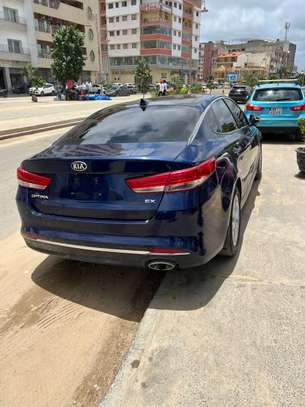 location Kia optima avec chauffeur et transfert AIBD image 4