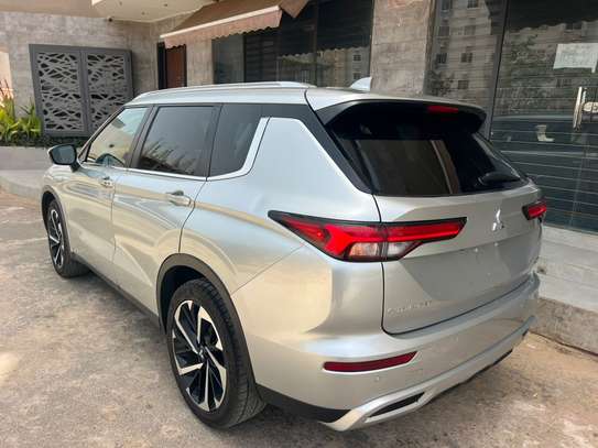 MITSUBISHI OUTLANDER image 3